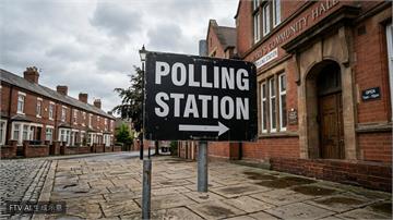 英國關鍵補選開票中　首相 Starmer 面臨黨內逼宮危機
