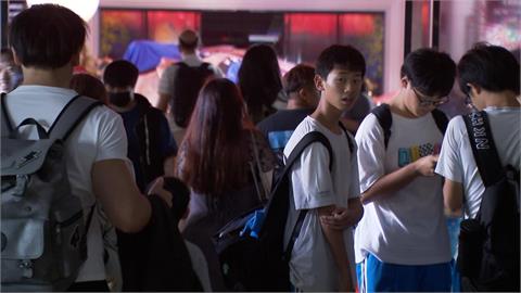 南港車站下班尖峰時刻遇停電！　「饋線分歧」商場A、B棟全停擺