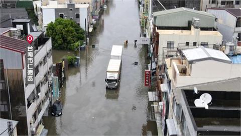 大水狂灌台南仁德！　居民損失慘重　沙發、床墊全報廢