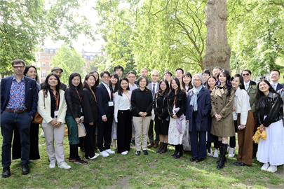 快新聞／有彩蛋！蔡英文與旅英留學生早餐敘　賴品妤驚喜現身