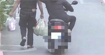 買菜遇飛車搶劫！騎士硬扯路人脖「10萬金鍊」　逃北市遭警追緝