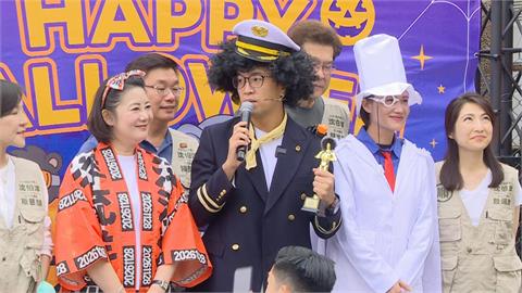 快新聞／沈伯洋天母萬聖節打扮曝光！發糖果與民同樂　親喊：懷念這髮型