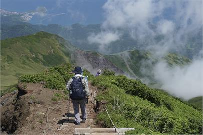 日本盲人「登山團」　山友帶領視障人士共同登頂享受登山