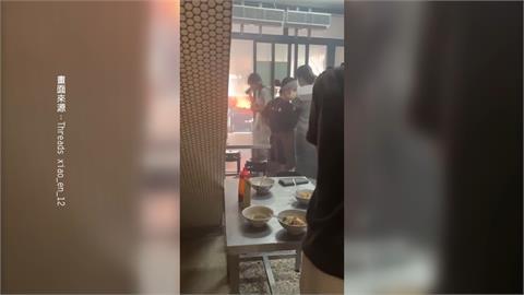 彰化阿三肉圓油鍋起火！　　排隊顧客堅守現場