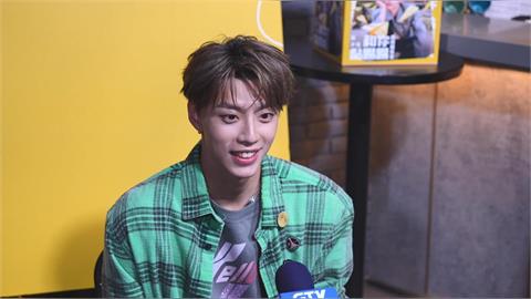 快新聞／大秀帥氣側翻！黃文廷健身寵粉無極限　首場見面會Ozone四帥驚喜現身