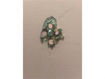 快新聞／「攝狼」驚魂！網傳桃機女廁牆面藏針孔　機場公司：掛勾孔洞漏補