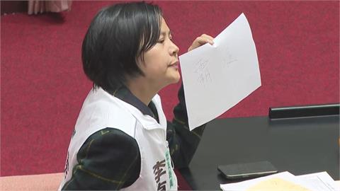 快新聞/拒稱李貞秀「委員」遭舉牌干擾!陳培瑜再批:想矇混過關