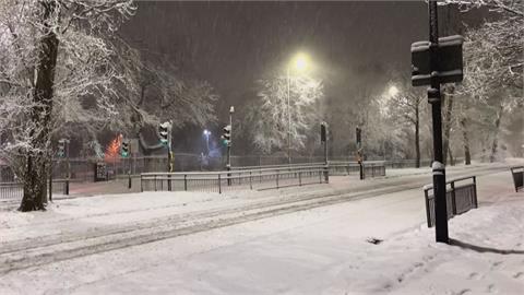 英暴雪探零下10度發橙色預警　兩大城機場跑道關閉