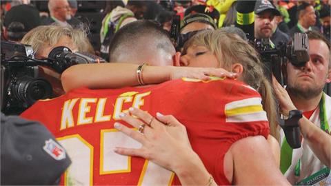泰勒絲、凱爾西訂婚商機無限　粉絲「愛屋及烏」NFL多新球迷