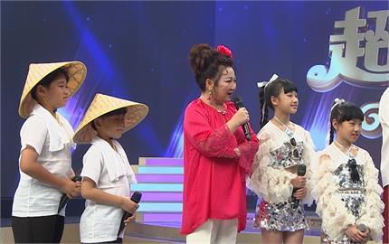 《超級冰冰Show》連續五週收視冠軍！評審難為選小歌手大家捏著大腿舉牌