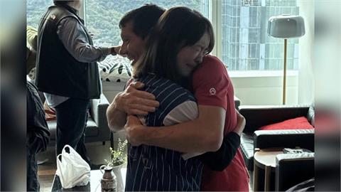 快新聞／賈永婕緊抱霍諾德畫面曝光　認了「壓力山大」高喊：我要退休