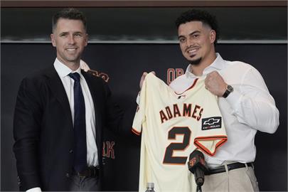 MLB(影)／150轟重砲游擊手正式披上巨人球衣 　迫不及待想天天上場比賽