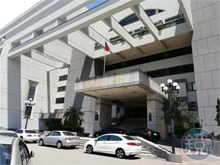 【獨家】九州集團涉賭洗錢案再3人交保　陳政谷出延押庭爆手腳麻身體不適