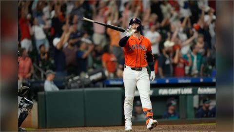 MLB(影)／再見3分砲轟上左外野火車軌道！延長賽神劇本太空人狂灌5分完成大逆轉