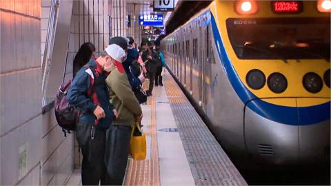 快新聞/北車驚傳意外!男子月台候車「身體不適落軌」獲救