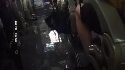 外頭暴雨裡面下小雨　新竹縣智慧公車快捷1號驚見小瀑布