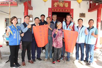 快新聞／勇敢對戰！潘傑楷老家貼紅榜「關山之光」　奶奶看孫撲壘受傷不捨