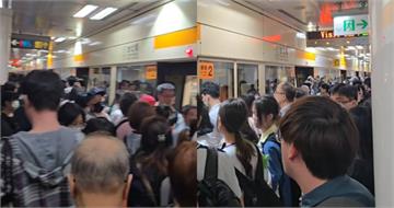 快訊／台北捷運今早傳列車故障　乘客全擠在台北橋站月台