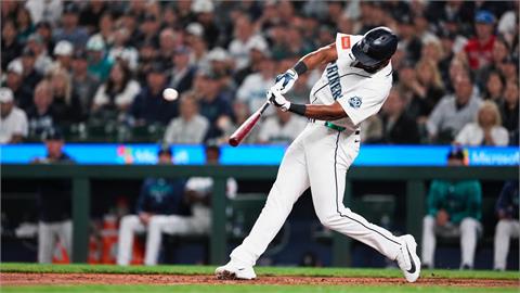 MLB(影)／這球到底飛多遠！升大聯盟才8天蒙特斯炸474英尺怪物彈刷新主場紀錄