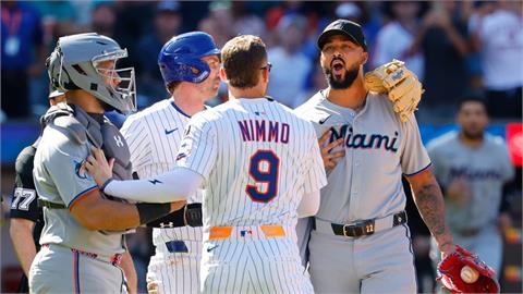 MLB(影)／馬林魚「賽揚強投」觸身球引爆衝突！打者怒瞪投手板凳全清空