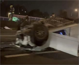 快新聞／國1凌晨嚴重車禍釀2死    22歲男「自撞分隔島」噴飛對向車道急救亡
