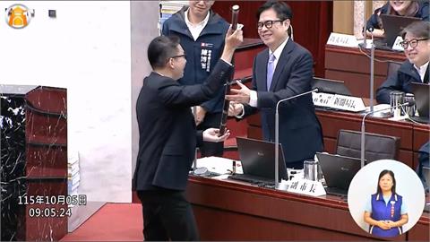 獨家！陳其邁總質詢獲贈甘蔗　轉交不忘提醒「別亂扔」大酸蔣萬安