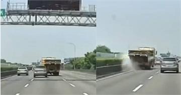 拖吊車國道逆向打燈狂飄移　連跨3道撞分隔島嚇壞駕駛