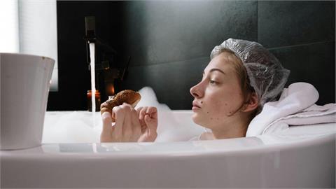 冬天泡湯也會猝死？醫教「7招」安全暖身＋這「5種人」最危險：冷熱交替是大忌