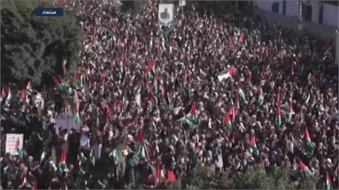 穆斯林主麻日！群眾聚集美、以使館示威　巴勒斯坦人控以色列「種族滅絕」