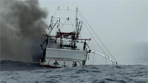 基隆籍漁船石垣島外海大火沈船　62歲台籍船長下落不明