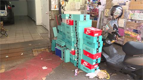 北市吳興市場名牌鞋一雙800元！　警獲報到場查獲大量仿冒品