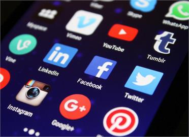 LINE叫「賴」唯獨Facebook「台灣版叫法」翻譯邏輯不同！網曝背後原因