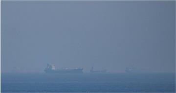 美軍印度洋攔截3艘伊朗油輪！德黑蘭首度扣押2艘貨櫃船