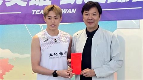 羽球(影)／接機直接發紅包！三金英雄凱旋回歸　全英賽創台灣史上最強戰績