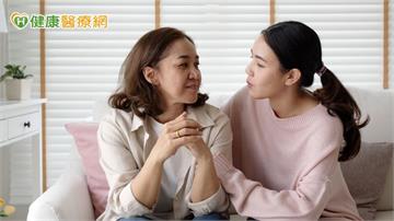 親友陷憂鬱焦慮該如何陪伴？這「五急救步驟」化解危機