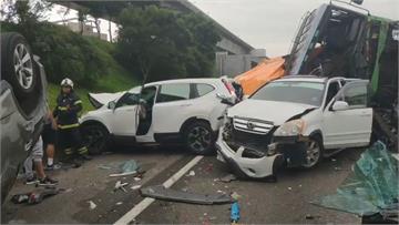 快訊／國一林口交流道9車連環撞 車流大回堵