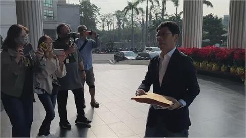 涉詐助理費150萬交保　黃紹庭首度進議會總質詢