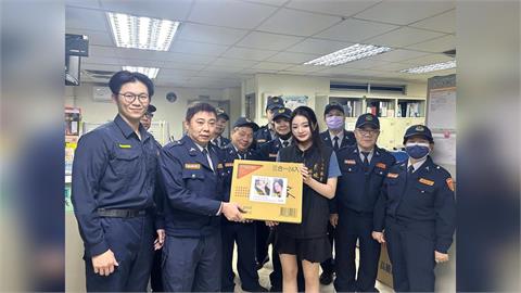 送義警泡麵「還貼自拍照」應佳妤遭酸作秀！應曉薇怒嗆網：注意留言不要被告