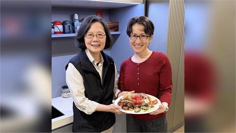 快新聞/除夕再同桌!小英揪「咪琴」守歲 年夜飯超狂菜色曝光