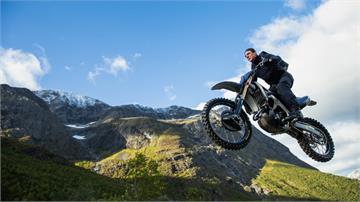 《不可能的任務7》阿湯哥完成騎摩托車跳崖任務!獲爛番茄98%新鮮度推薦