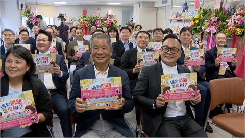 基隆議長童子瑋出兒童繪本！情境引導積極面對難關