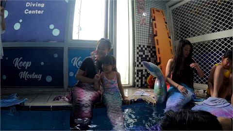 南港運動中心開辦親子水舞營　小小美人魚遨遊水底真實圓夢