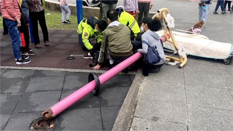 公園遊具潛藏危機！　婦人運動遭砸傷右腿骨折
