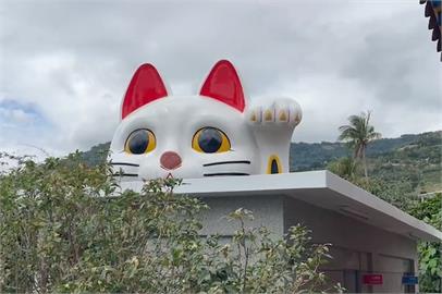 台東土地公廟招財貓玩偶遭竊　夫妻帶小孩順手牽羊