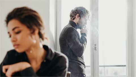 抓包朋友偷吃「勸說vs.沉默」?過來人提「1招」秒解決:不要多管閒事