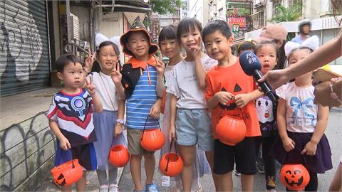 不給糖就搗蛋！東門永康商圈萬聖活動　家長與孩子變裝討糖超吸睛