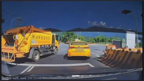 清潔車違規右轉險釀車禍　按喇叭又飆罵直行計程車