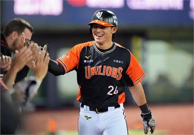 中職(影)／「台灣隊長」陳傑憲9上致勝3分砲！中止味全天母跨季8連勝