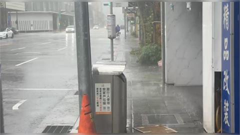 快新聞／低壓帶＋西南風發威！大雨狂炸「南高屏今停班課」嘉義以南雨勢最劇