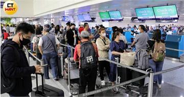 連假還沒到桃機先爆滿！班機「大排長龍」　機長無奈廣播